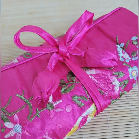 Embroidered Jewelry Travel Bag in Luxurious Black Satin NWT - Picture 14 of 14